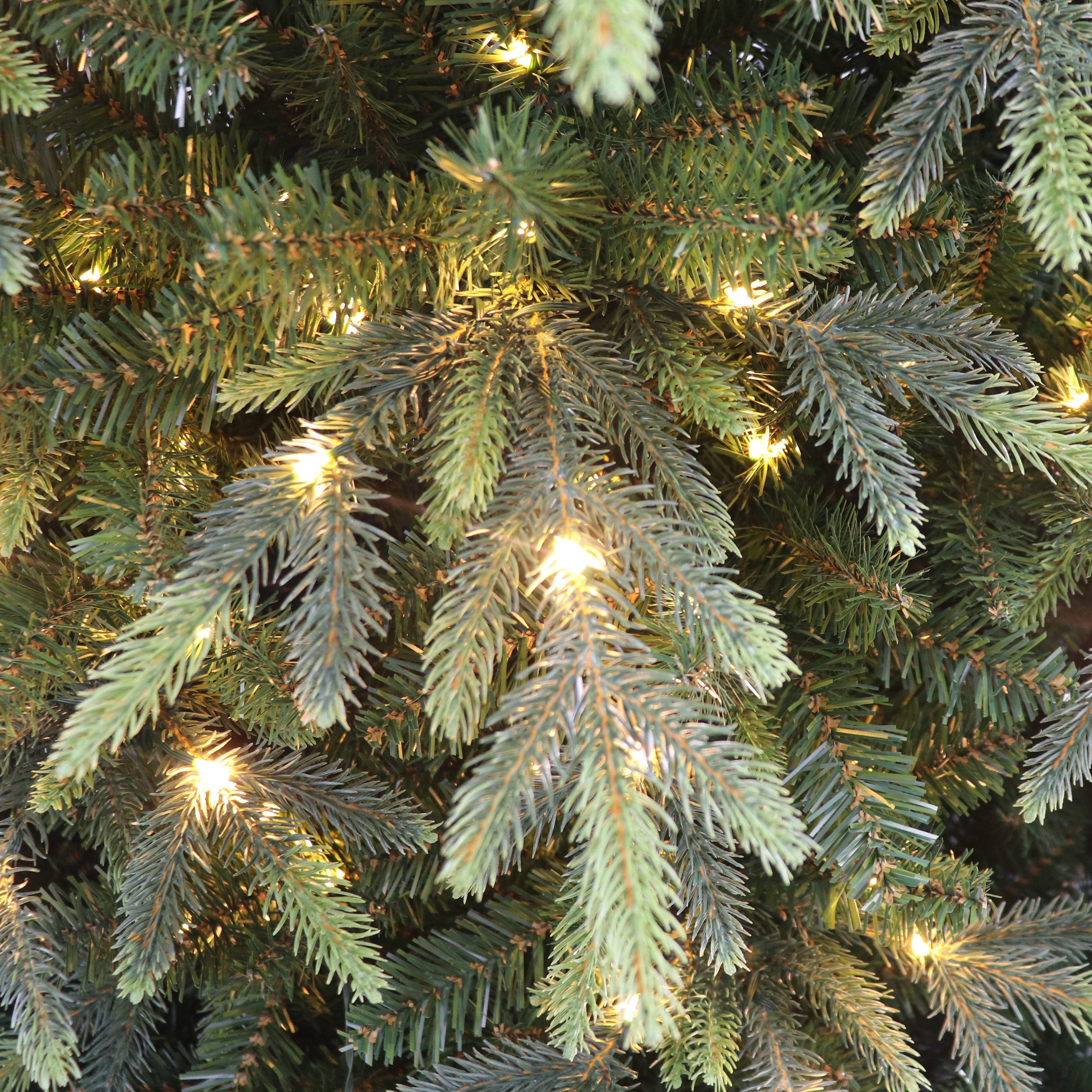 7.5ft Pre-Lit Rutland Spruce Christmas Tree